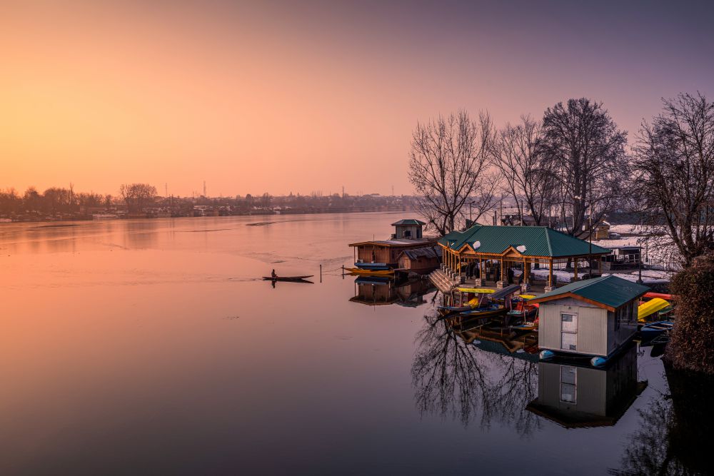 Nigeen Lake
